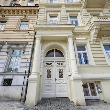 Wenceslas Square Apartment *